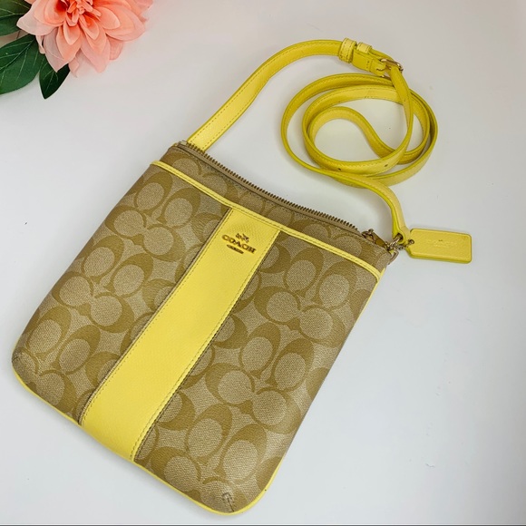 Authentic Coach Crossbody Bag (hands free shopping - Picture 1 of 8